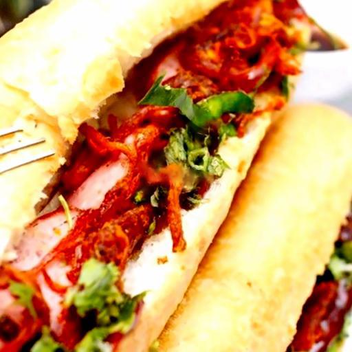 banh-mi-xuc-xich-bo-kho