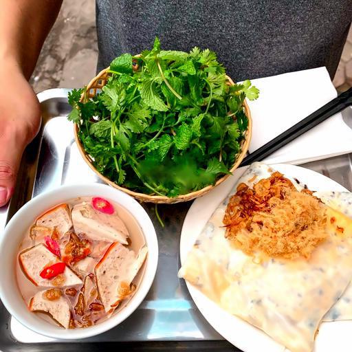 banh-cuon-trung-cha-que