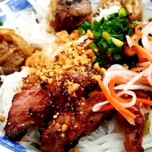 banh-hoi-nem-nuong