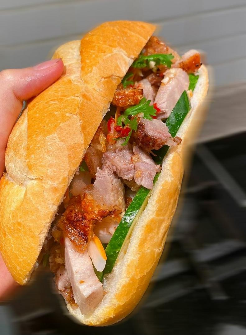 banh-mi-heo-quay