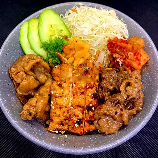 11-com-ba-loai-thit-nuong-than-sanshoku-don