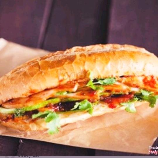 banh-my-trung-xuc-xich