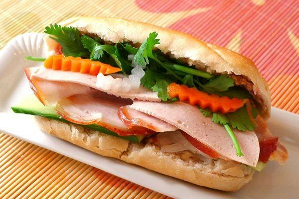 banh-mi-thit-cha-op-la