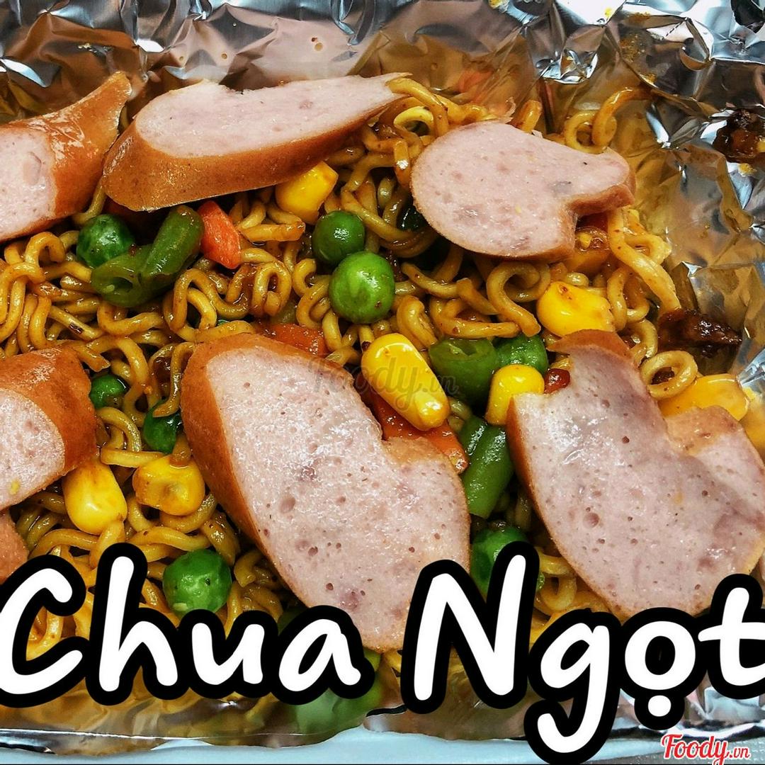 mi-chua-ngot-xuc-xich