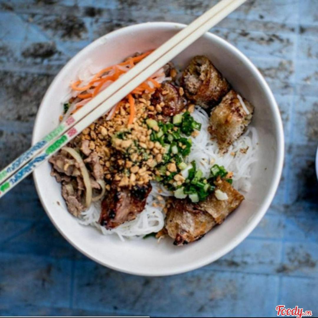 banh-hoi-thit-nuong-nho-1-sua-gao-lut-matcha-dau-bap