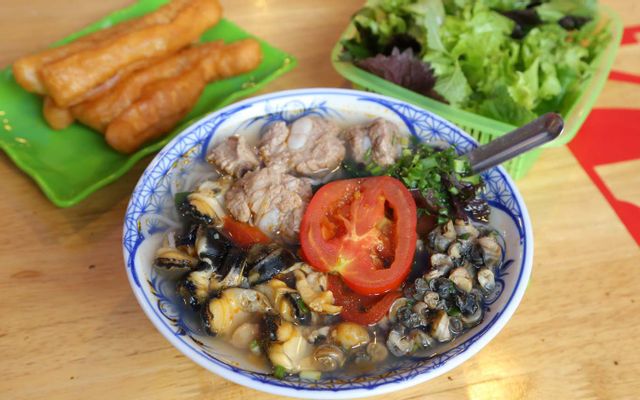 Bún-Ốc-Sườn-Cô-Sáu---Lạc-Trung