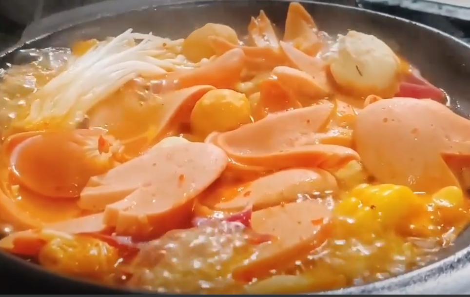 mi-cay-xuc-xich-nam-b-3