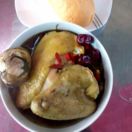 ma-ui-canh-trung-vit-lon-kem-banh-my