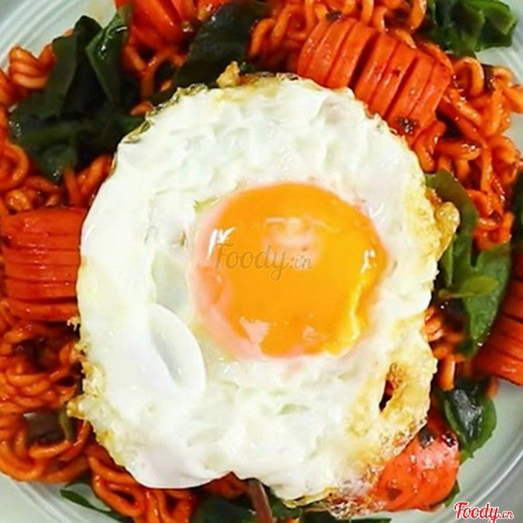 mi-y-sot-bo-bam-trung-xuc-xich