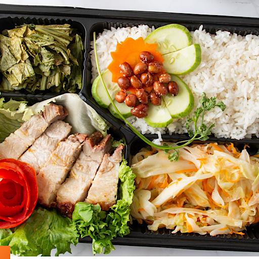 combo-com-thit-heo-quay-1-o-uong-khan-lanh