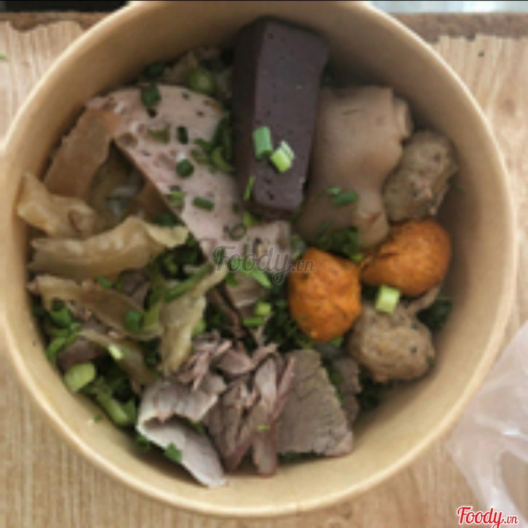 combo-5-bun-bo-hue-ac-biet-mong-giua-tang-kem-5-cai-quay