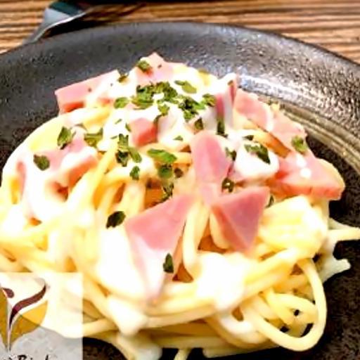 spaghetti-thit-hun-khoi-sot-kem-tuoi-phomai