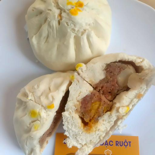 banh-bao-trung-muoi-trung-cut