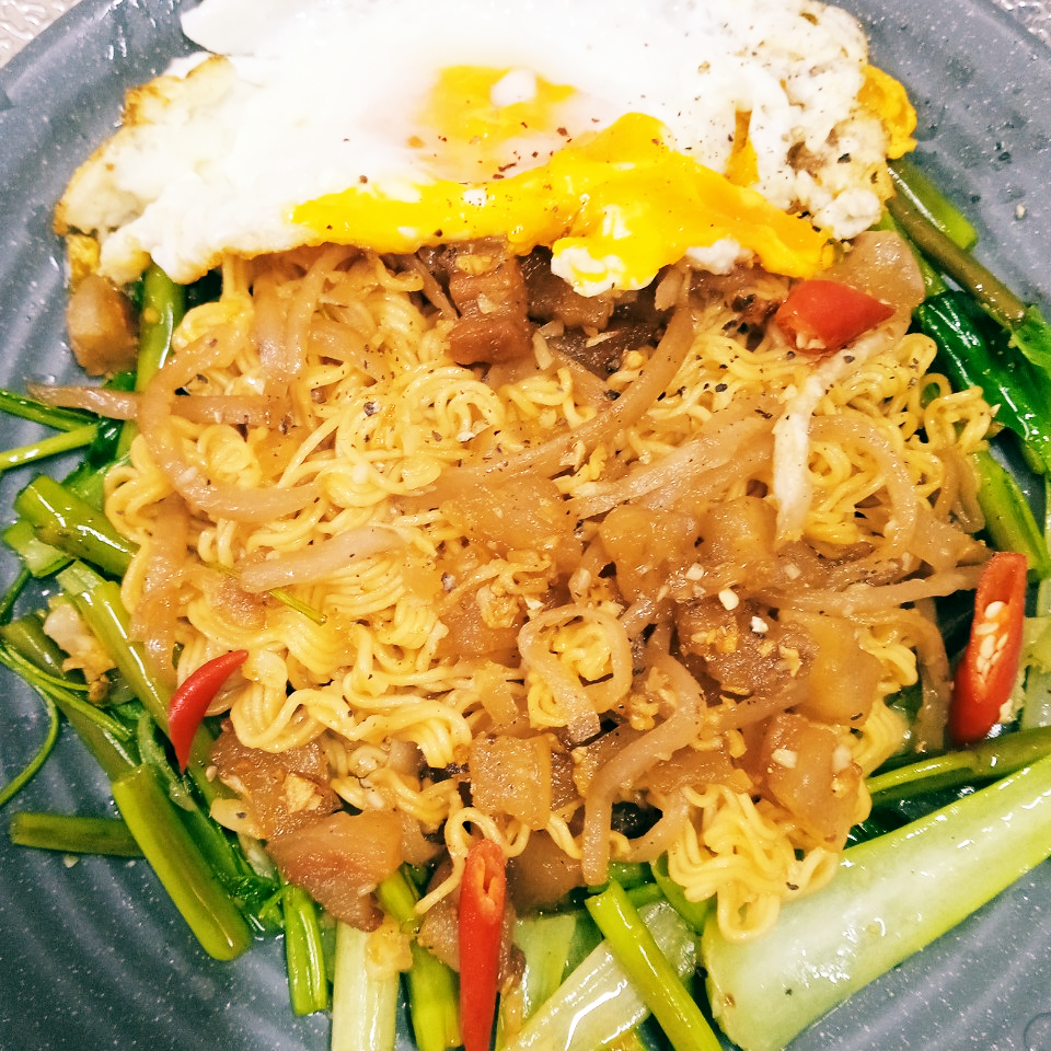 mi-xao-xa-bau-top-mo-trung-op-la