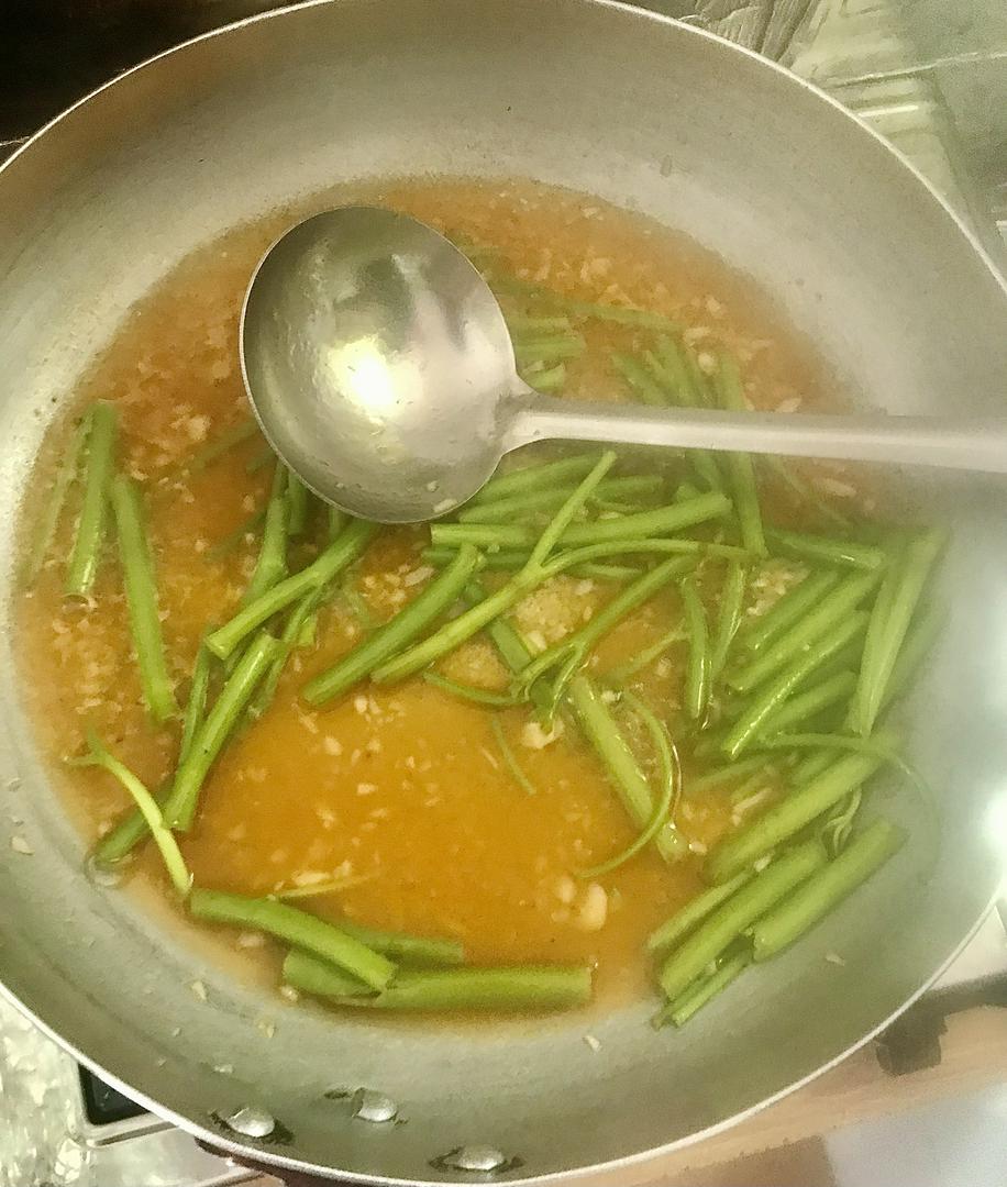 can-chien-nuoc-mam-mon-khach-chon-bam-vao-ay