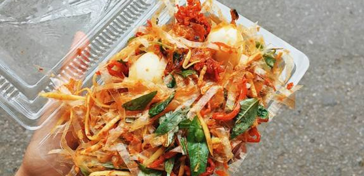 beu-banh-trang-tron-chan-ga-nuong-linh-nam