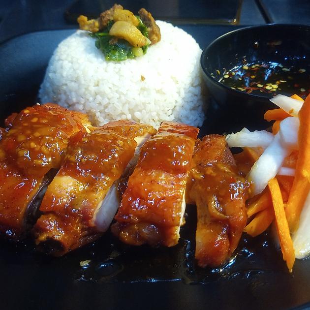 com-tam-ga-nuong-sot-mat-ong