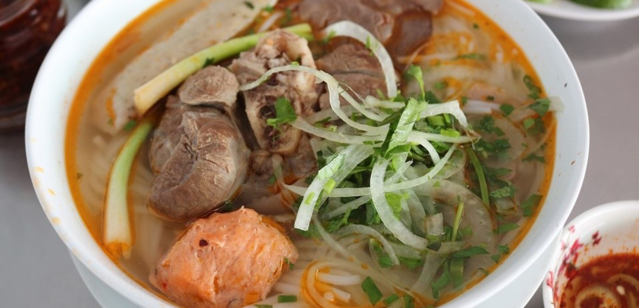 bun-bo-hue-minh-quan-ao-sen