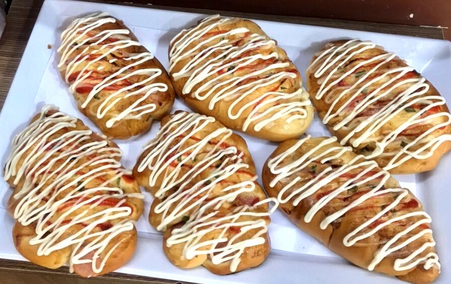 banh-mi-xuc-xich-cha-bong