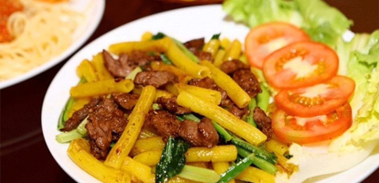 Ái-Hồng---Nui-Mì-&-Cơm-Xào-Bò---Nguyễn-Chế-Nghĩa