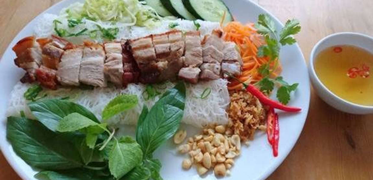 hoa-ky-banh-mi-va-banh-hoi-heo-quay-an-duong-vuong