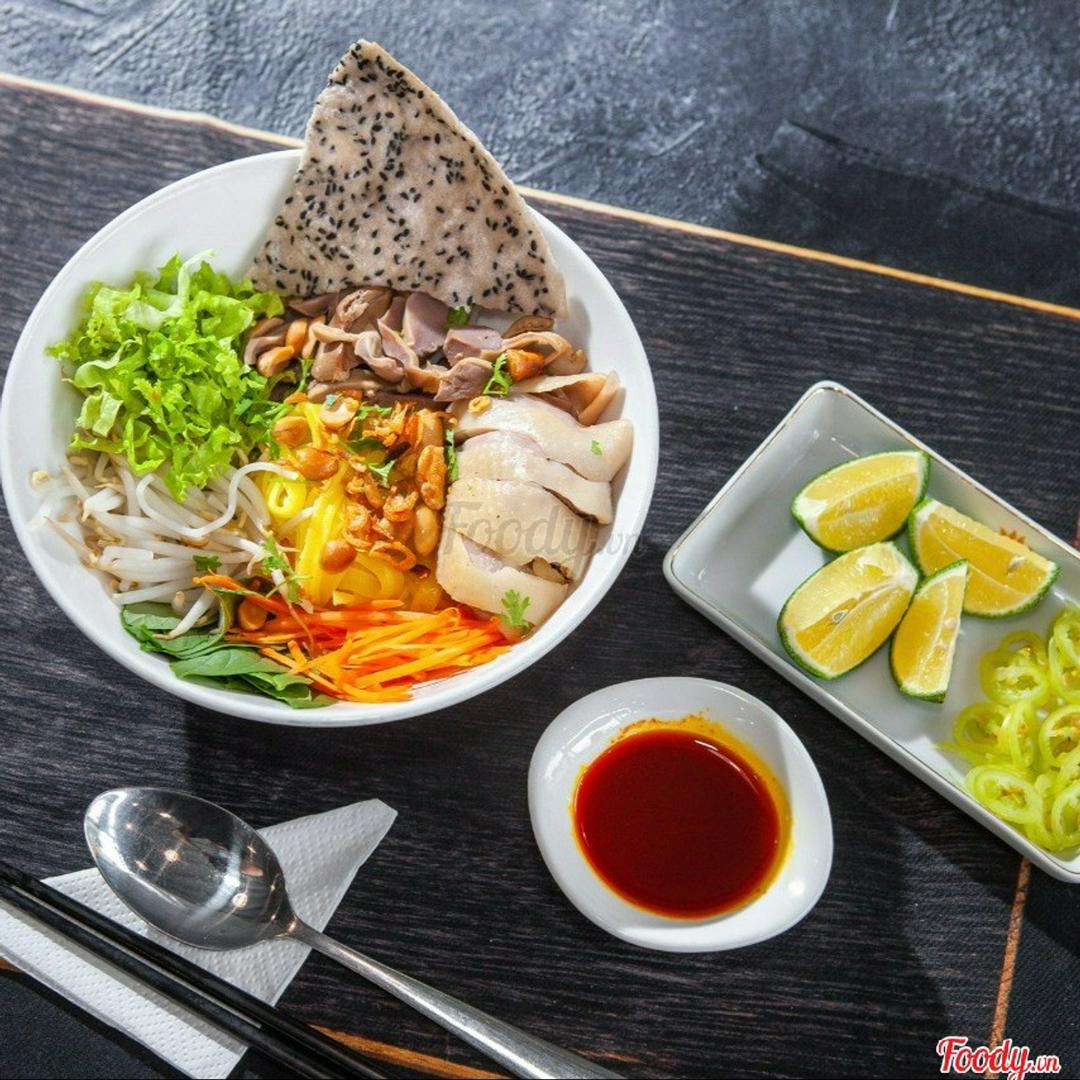 mi-quang-tron-ac-biet