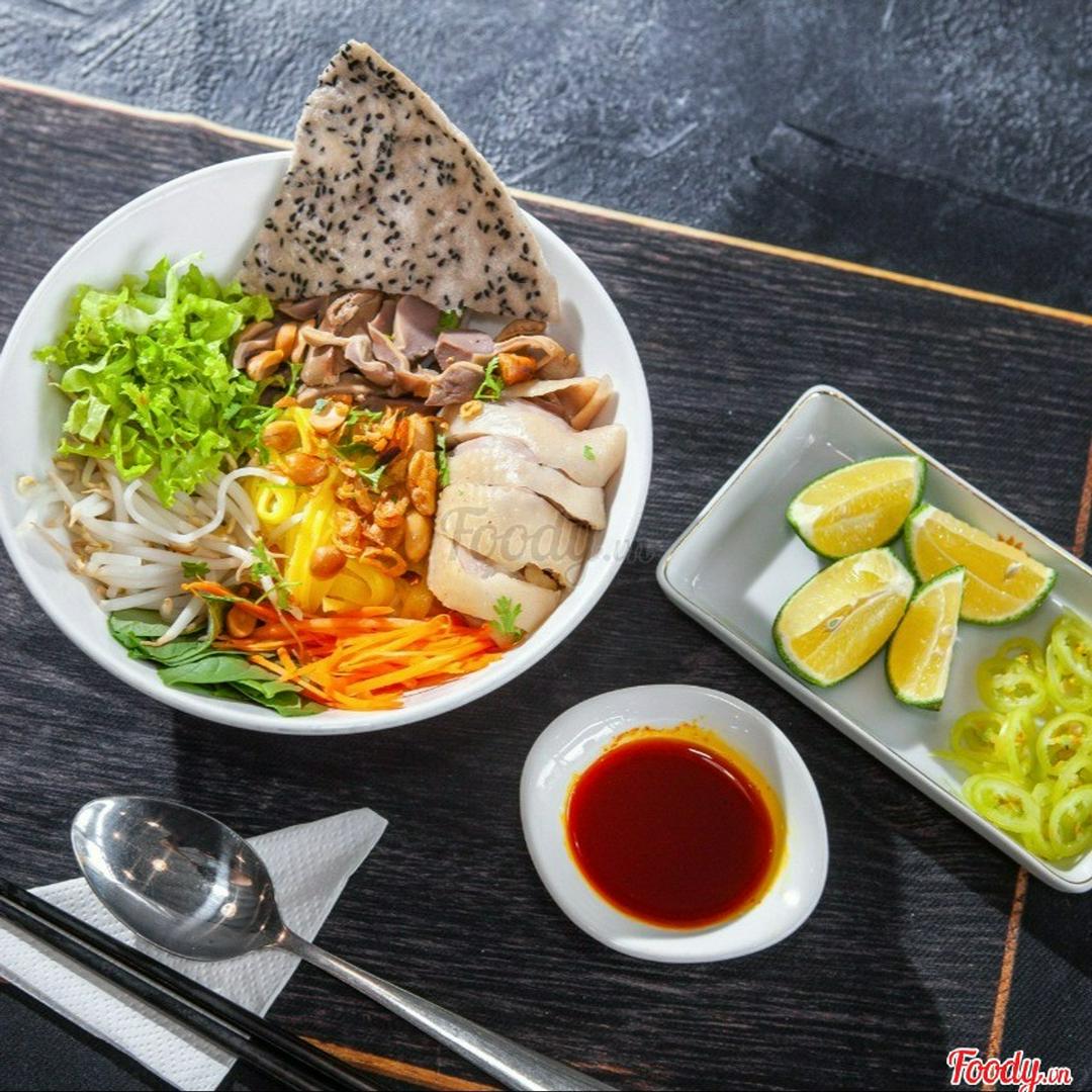 mi-quang-tron-trung-non