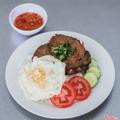 com-tam-suon-trung