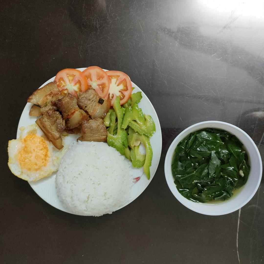 com-thit-ba-chi-rang-chay-canh