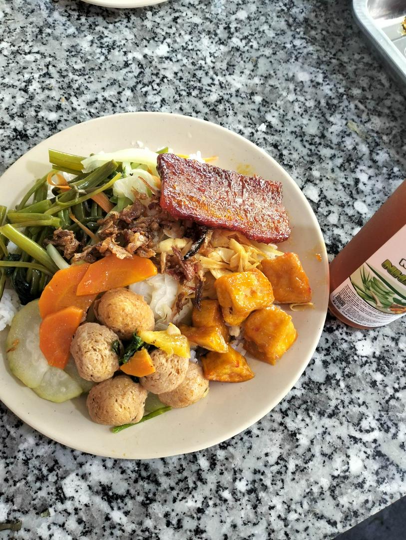 com-thap-cam-heo-quay-pesi