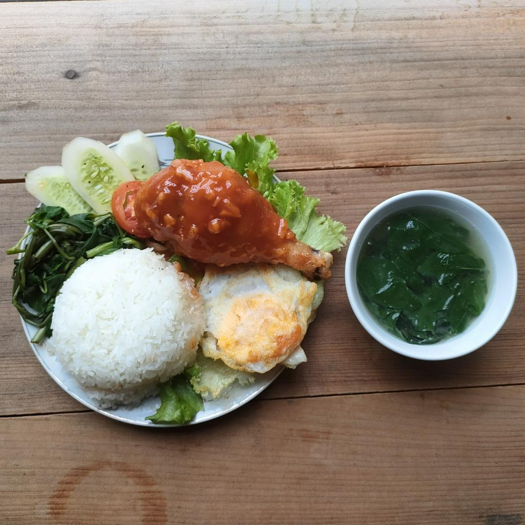 com-ga-chien-mam-trung-op