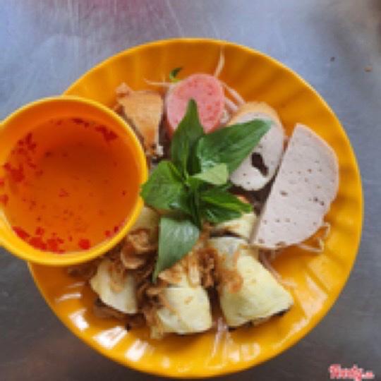 banh-cuon-trung-cha-ac-biet