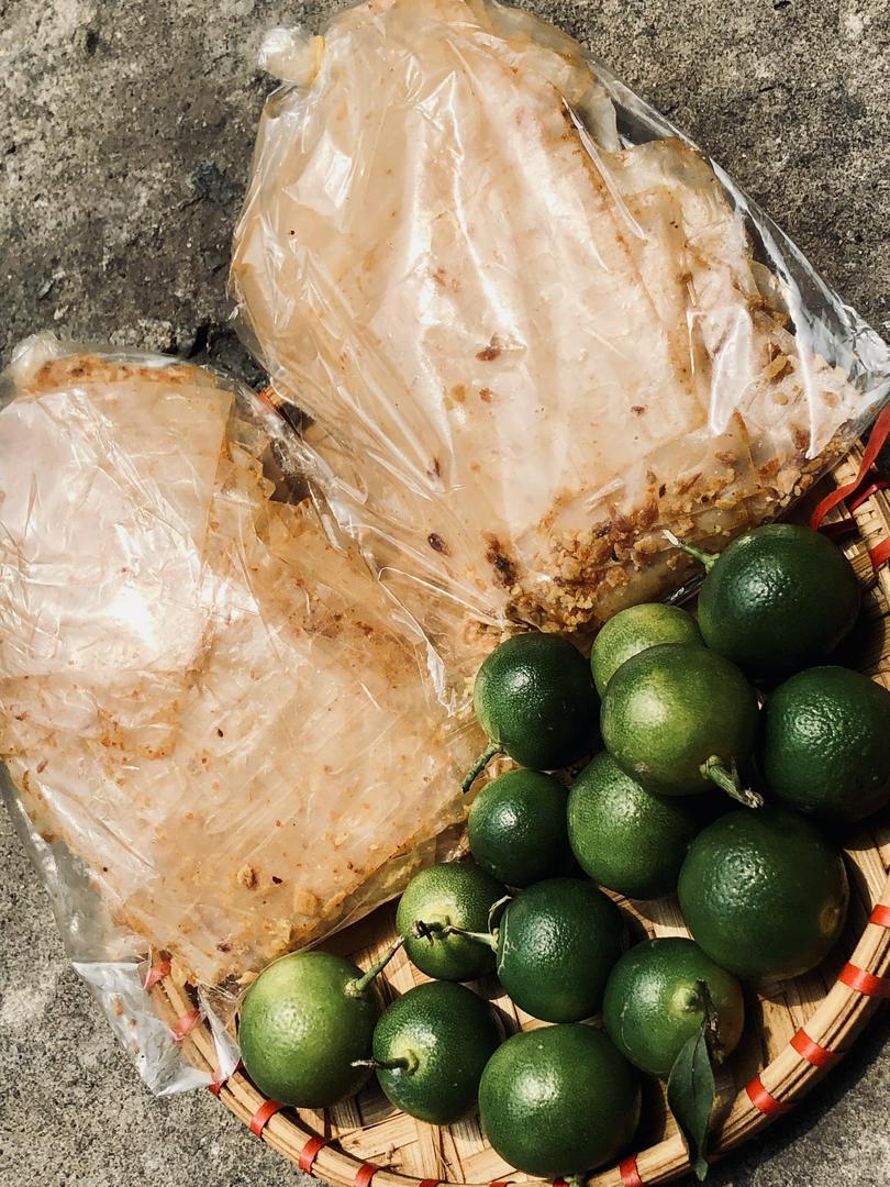 banh-trang-muoi-toi-su-cay