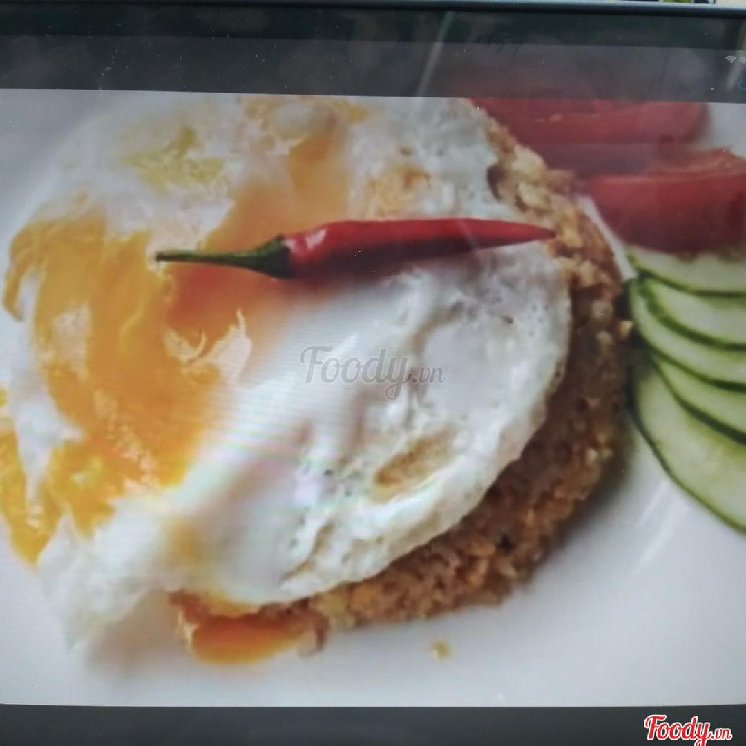 com-chien-1-trung-op-la