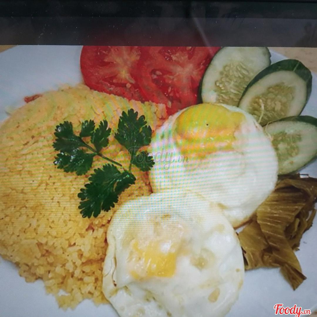 com-chien-2-trung-op-la