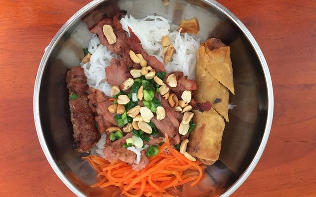 Bún-Thịt-Nướng-&-Nem-Nướng