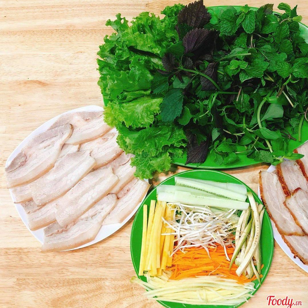 banh-trang-cuon-thit-heo-luoc