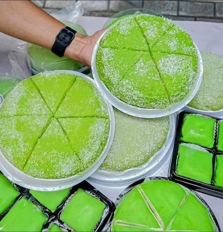 nua-o-banh-crep-sau-rieng-sot-phu-sy-size-lon-_-16cm