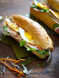 banh-mi-heo-quay-cha-trung