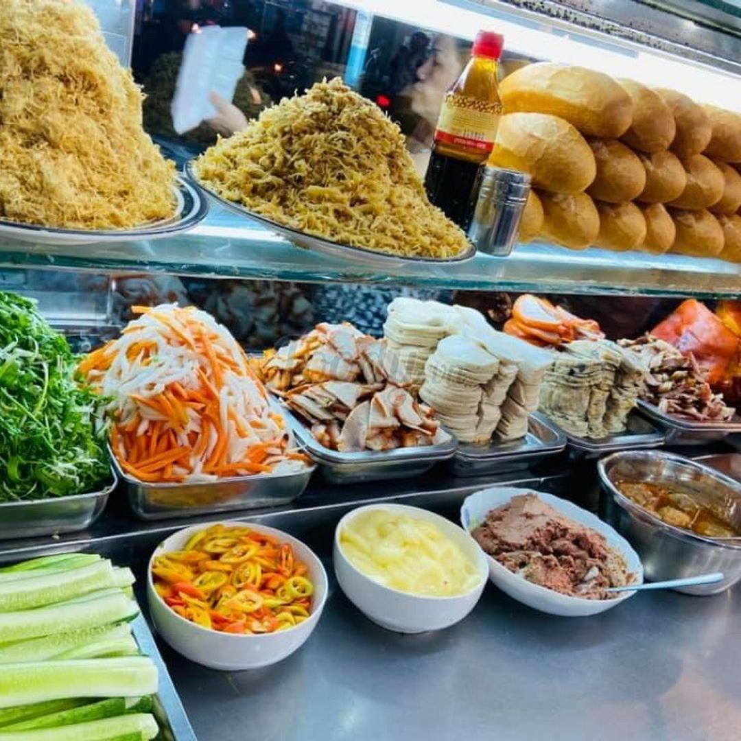 banh-mi-pate-xuc-xich