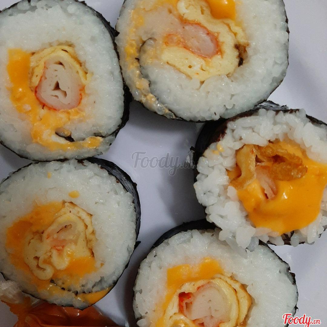 kimbap-pho-mai-cuon-xuc-xich