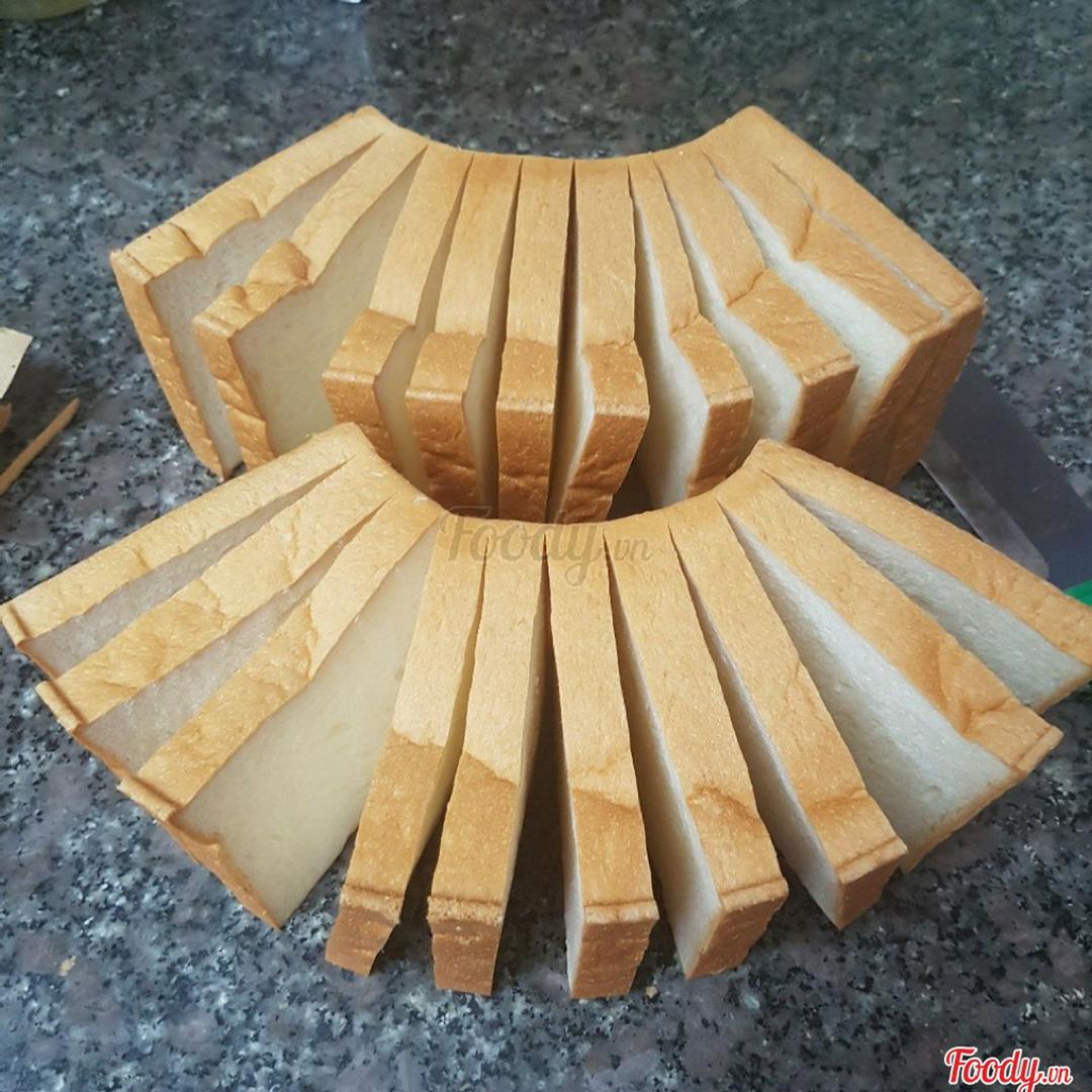 banh-sandwich-lat-banh-goi