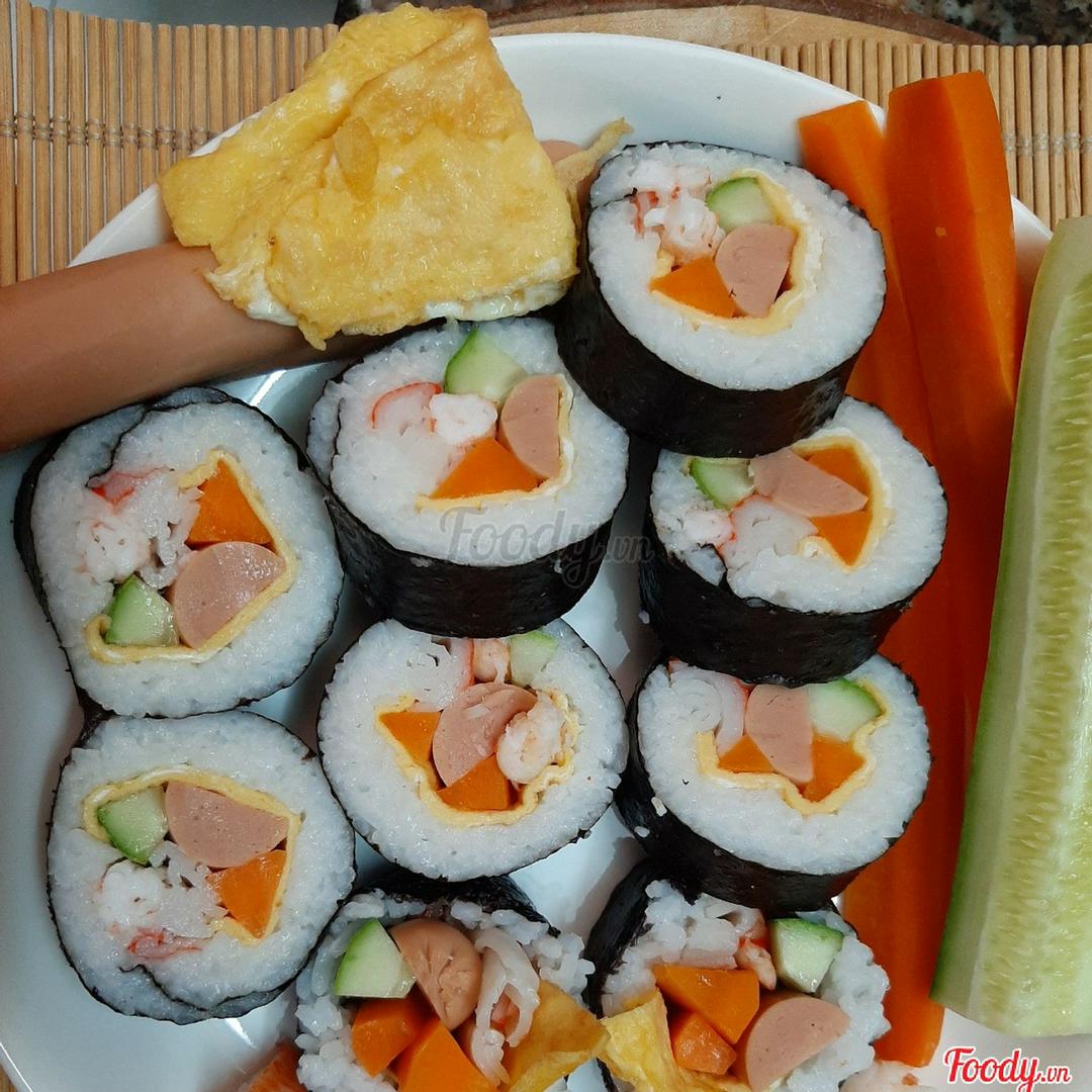 kimbap-trung-xuc-xich