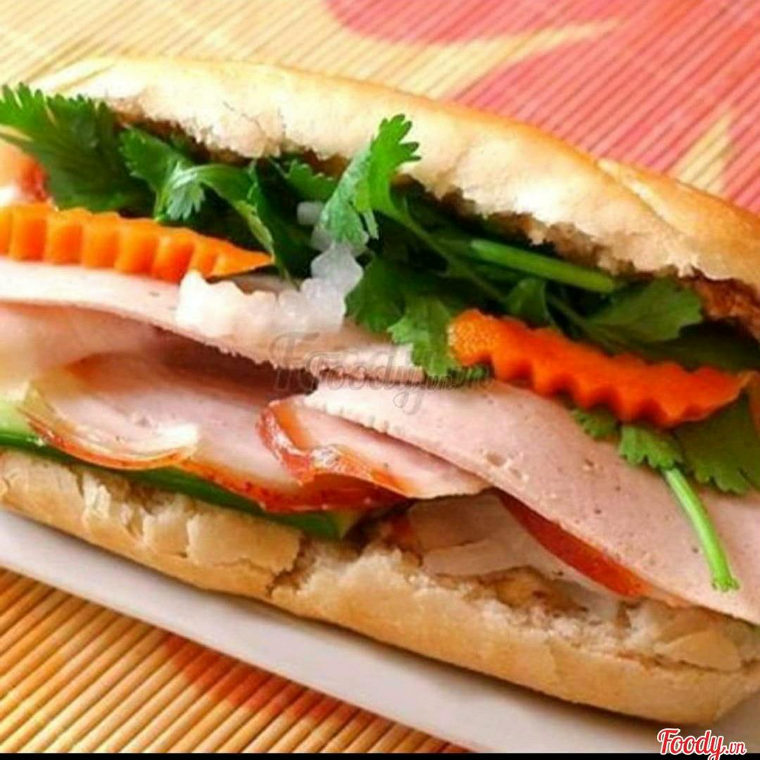 banh-mi-thit-cha
