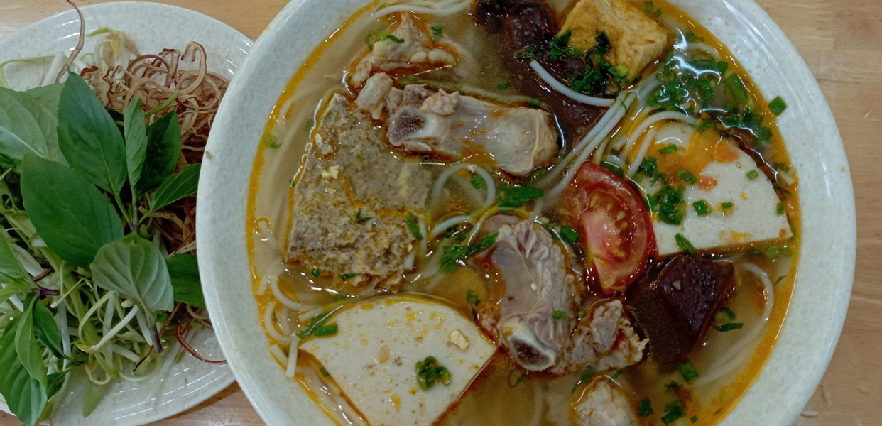 quan-bun-rieu-bun-ca-nha-trang-bach-ang