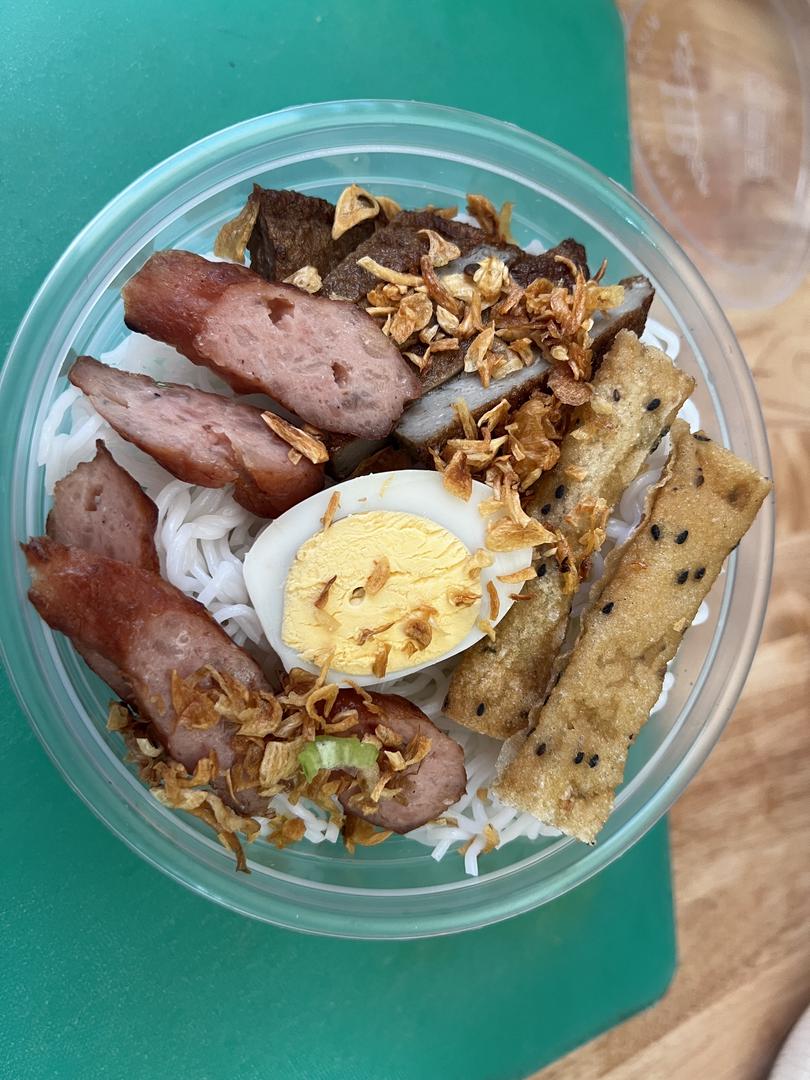 Bún xá xíu nem nướng