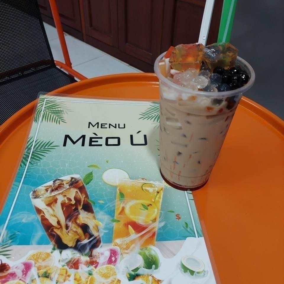 tra-sua-thap-cam-thach-kem-huong-dua-luoi-ly-l-lon