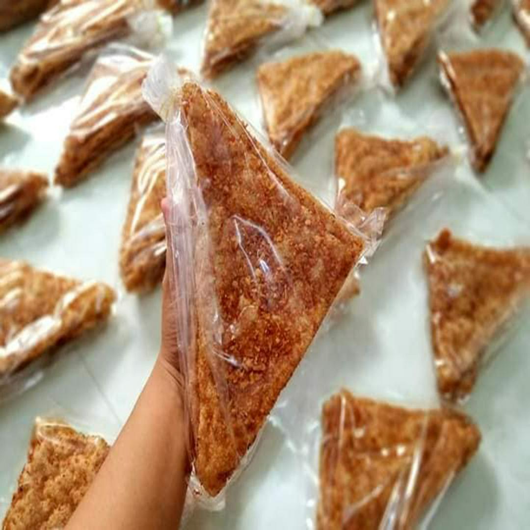 banh-trang-sa-te-tom-kho