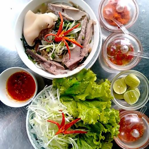 banh-canh-ca-ngu-gio-heo