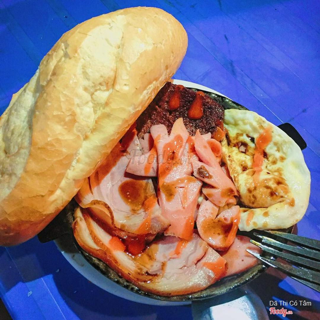 chao-pate-thit-nguoi-xuc-xich-trung